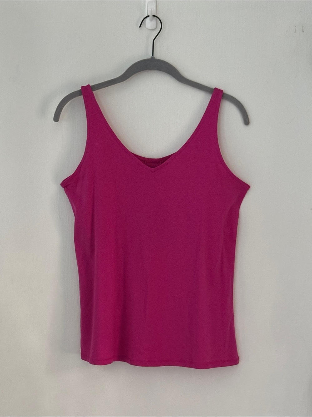 I. Jill Women’s Sleeveless V-Neck Tank Top - Bright Magenta NWT